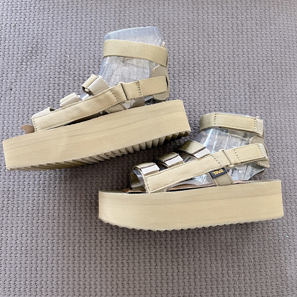 NIB Tan Gladiator Teva SZ:7